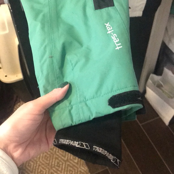 Winter ski jacket - Picture 2 of 10